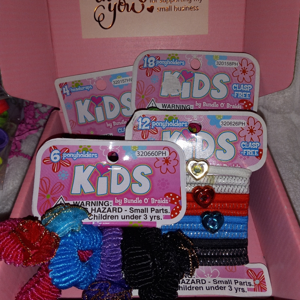 Box with 4 packs of hair accessories